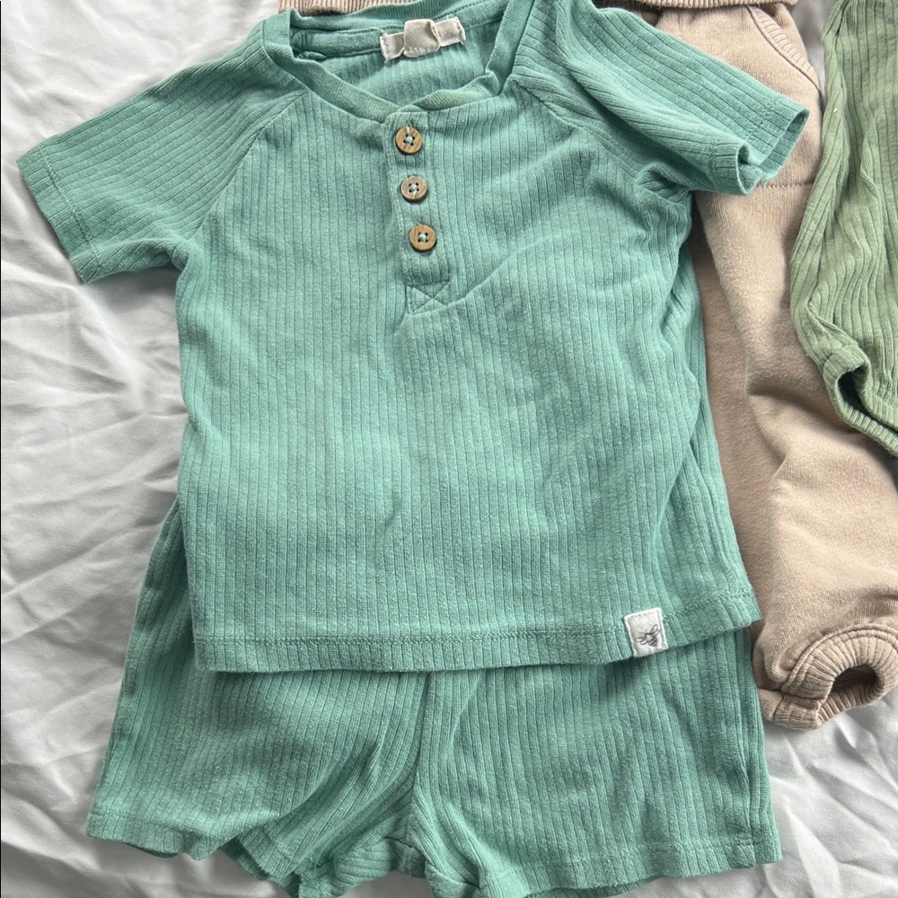 Bundle of 6-9 month baby clothes Burt’s bees, old navy, easy peasy organic - Picture 2 of 12